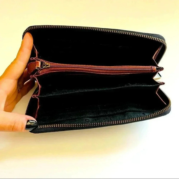 Fossil RFID Large Leather Zip Around Key Per Wallet - Picture 7 of 10